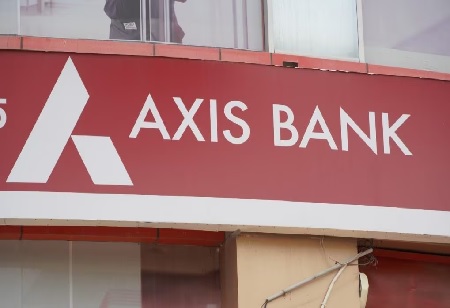 Axis Bank introduces paid savings accounts without service fees or minimum deposit requirements