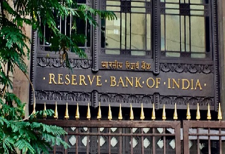 Make customers' rights charter enforceable, says RBI panel